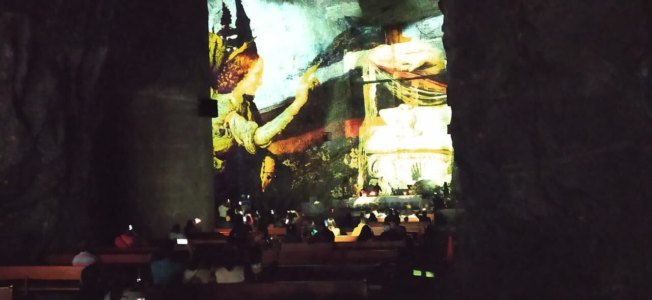 Lumen Spei (luz de esperanza), un espectáculo que busca llenar de esperanza a los visitantes de la Catedral de Sal de Zipaquirá.