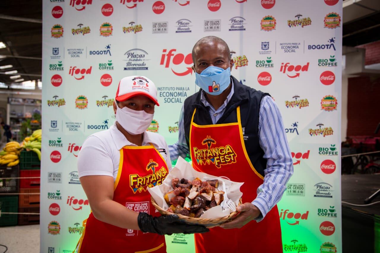 Libardo Asprilla, Director General del IPES (Derecha) inauguró el "Fritanga Fest" 2021.
