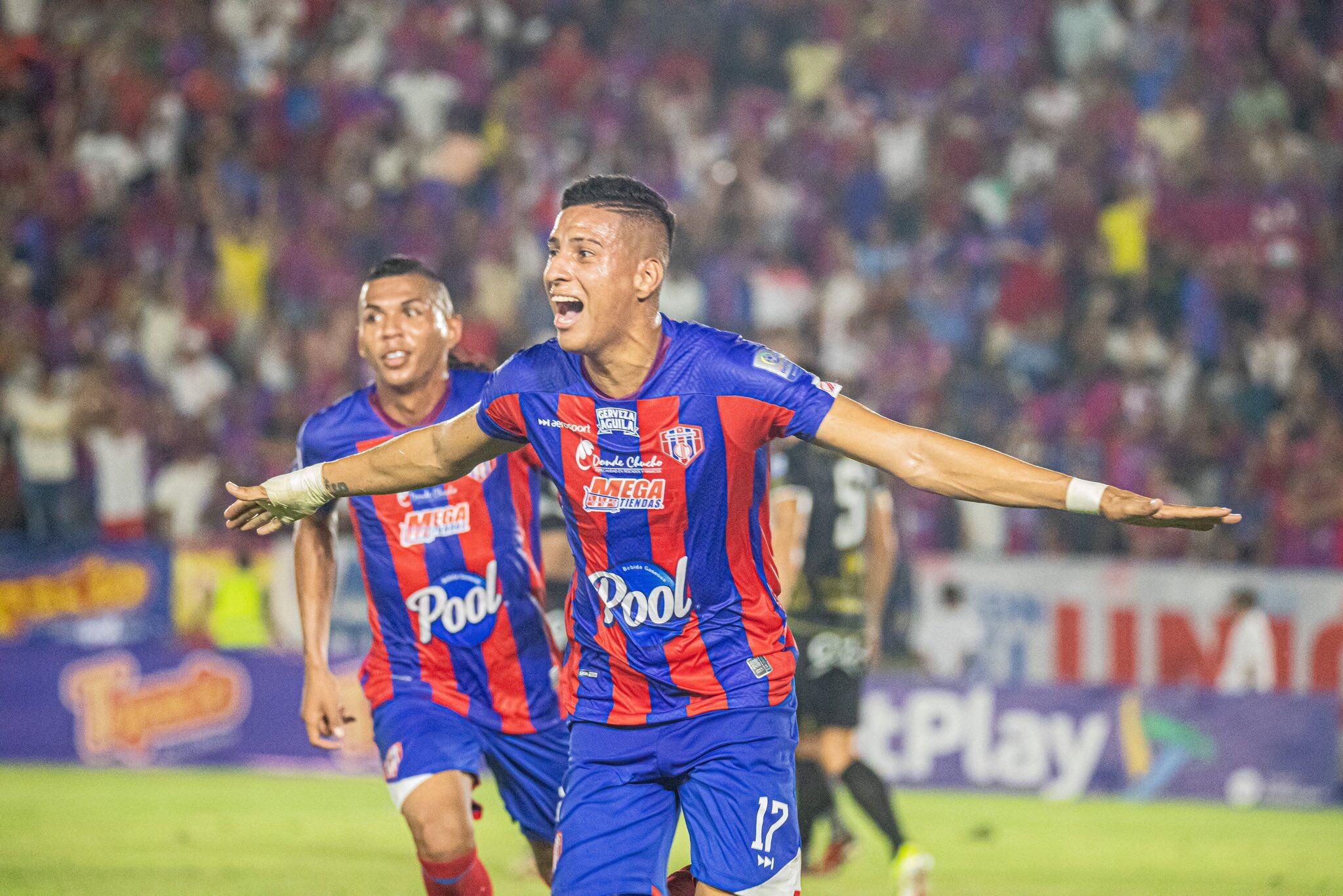 Celebración en Santa Marta tras el triunfo ciclón.