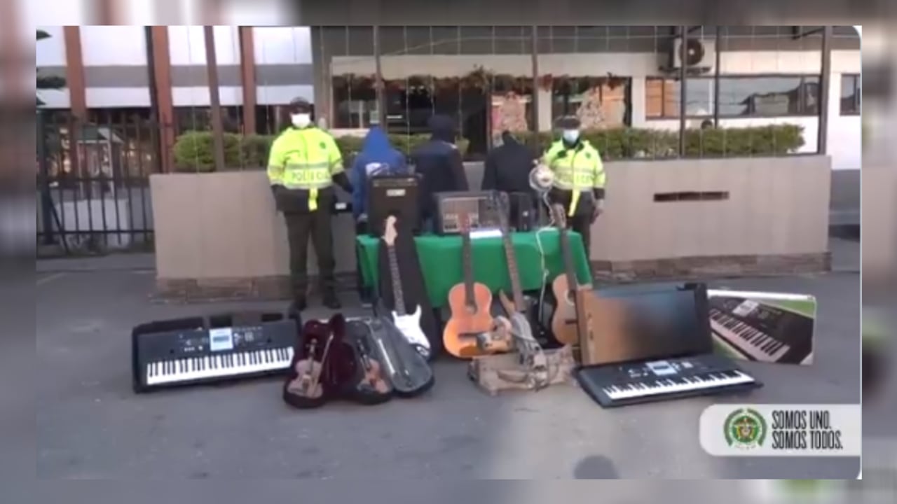 Capturan a ladrones robando instrumentos musicales de una fundación