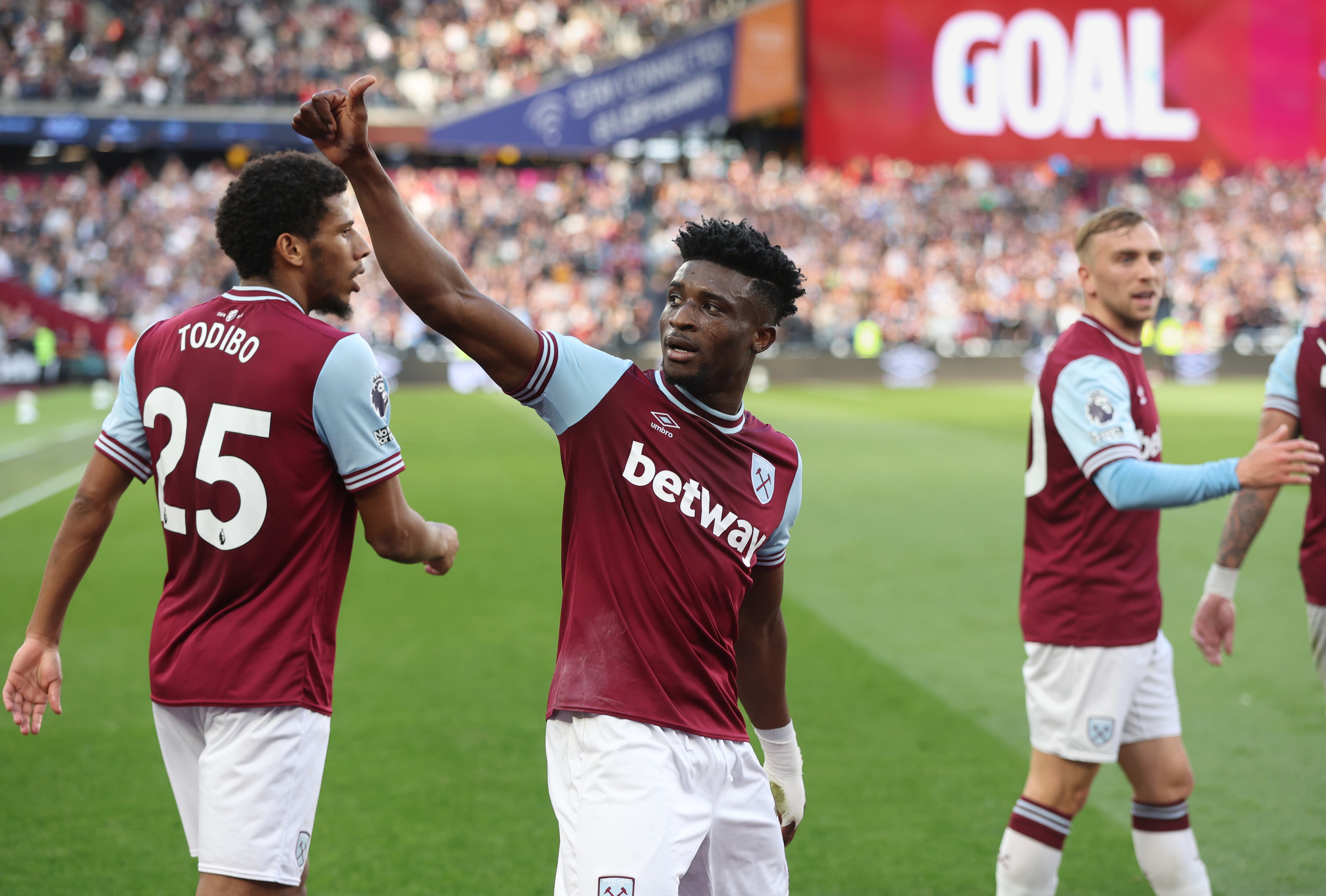 Mohammed Kudus, del West Ham United, celebra el segundo gol de su equipo durante el partido de la Premier League entre el West Ham United FC y el Ipswich Town FC en el London Stadium el 5 de octubre de 2024 en Londres, Inglaterra.