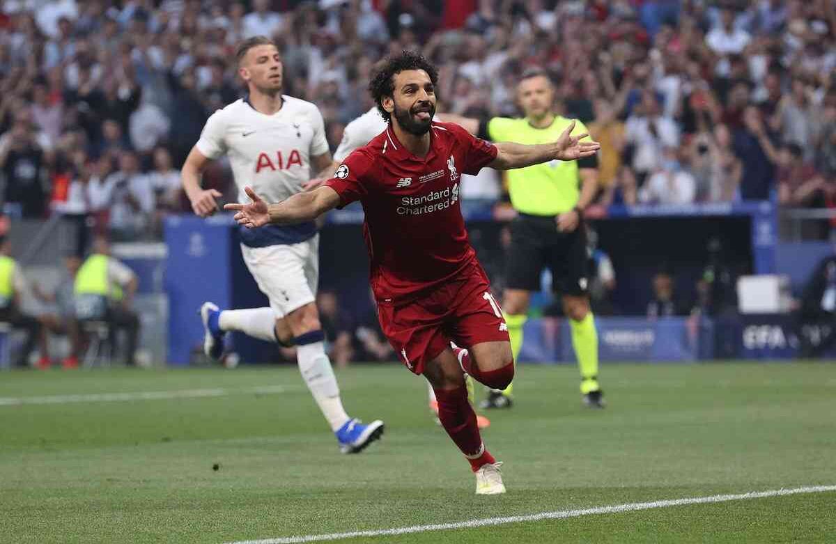 El Liverpool tiene tres de sus jugadores en el top 10 de fichajes más costosos. Mohammed Salah registra 144,9 millones de euros y tiene como objetivo mantener a su equipo como primero en la liga una vez se reaunde la competencia. 