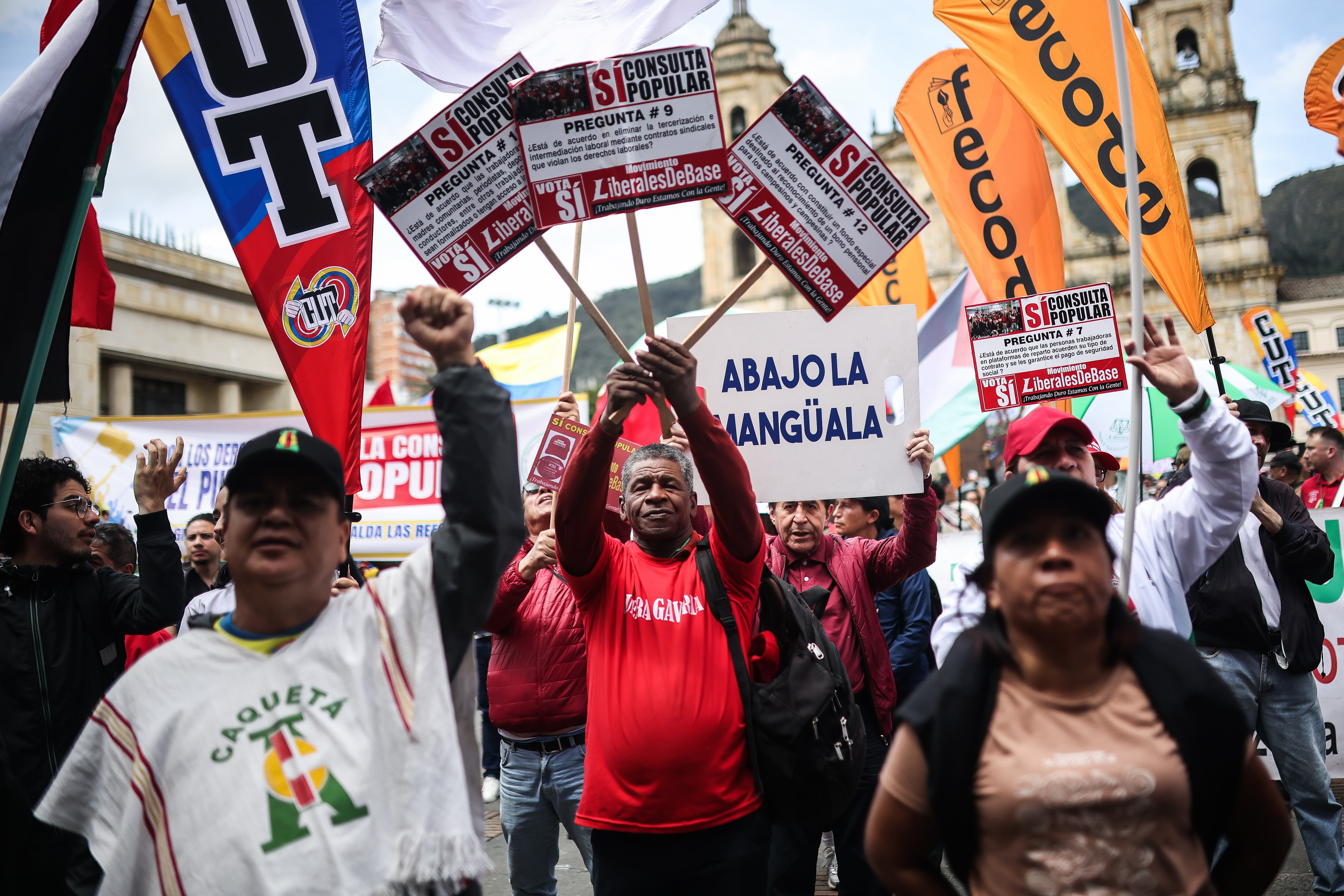 Marcha a favor de la consulta popular y de las reformas del gobierno del presidente Gustavo Petro