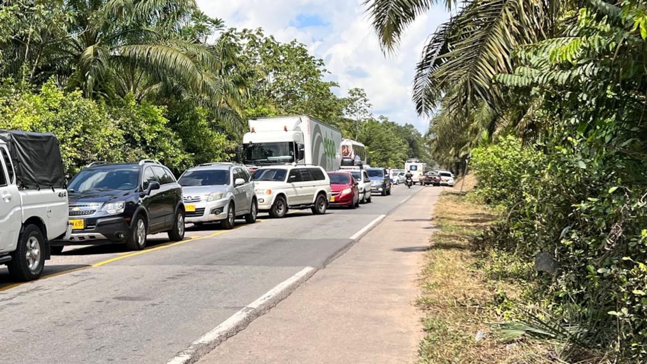 Este es el monumental trancón en la Ruta del Sol. Conductores en la vía La Lizama, advierten que llevan más de cinco horas detenidos por un bloqueo