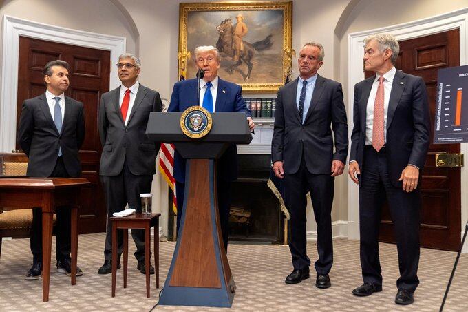 El presidente Donald Trump junto a su gabinete de salud hicieron un importante anuncio sobre el autismo.