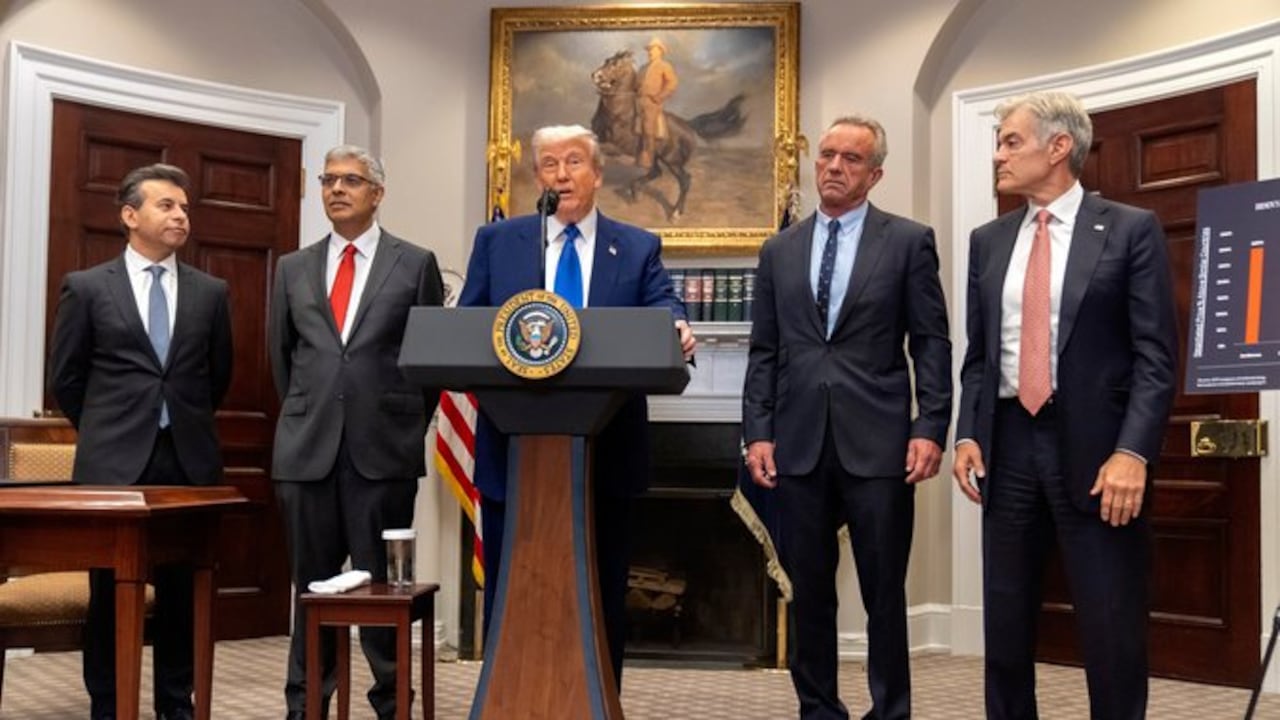 El presidente Donald Trump junto a su gabinete de salud hicieron un importante anuncio sobre el autismo.