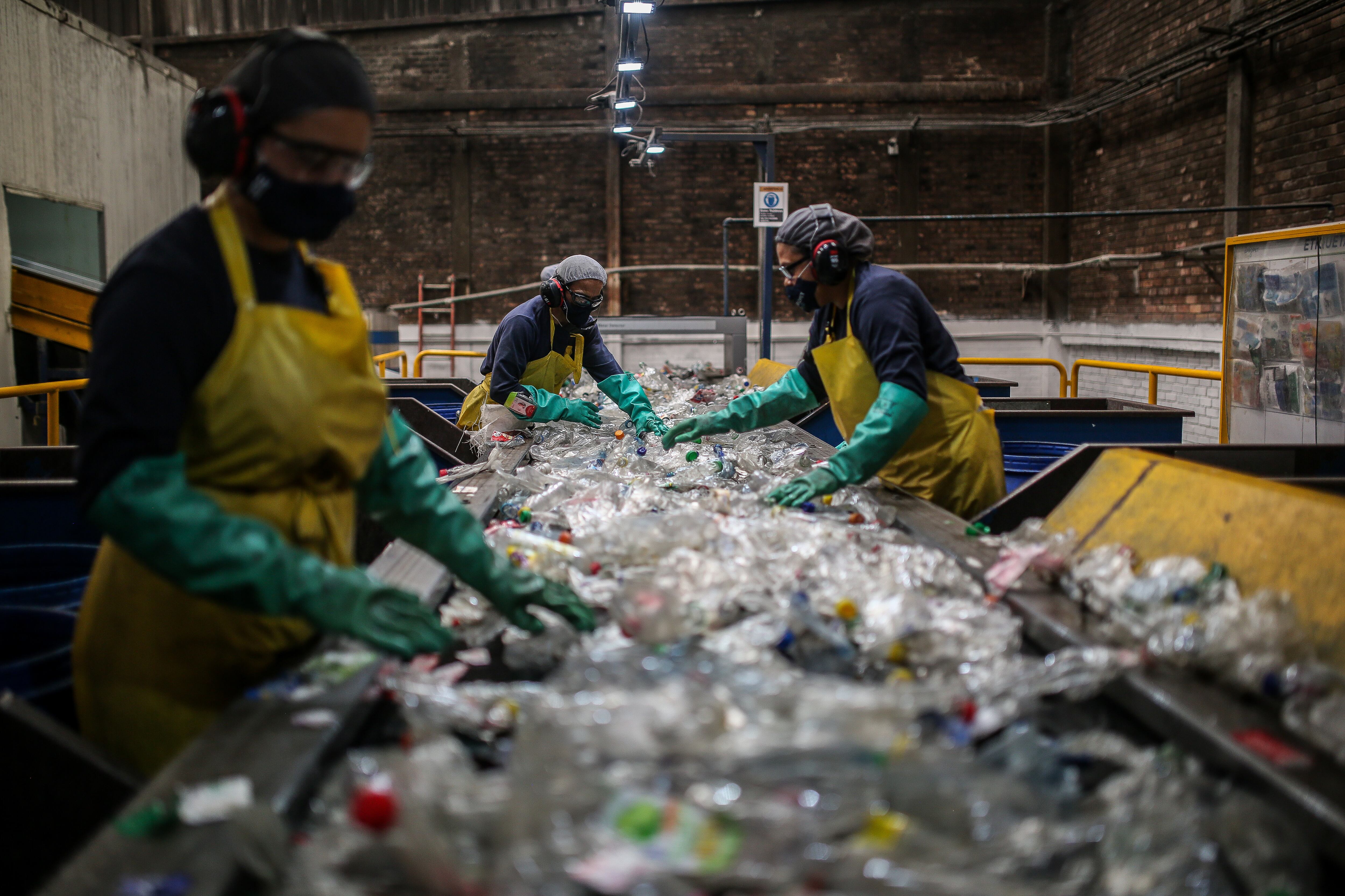 En la planta de reciclaje Apropet hay una gran participación femenina.