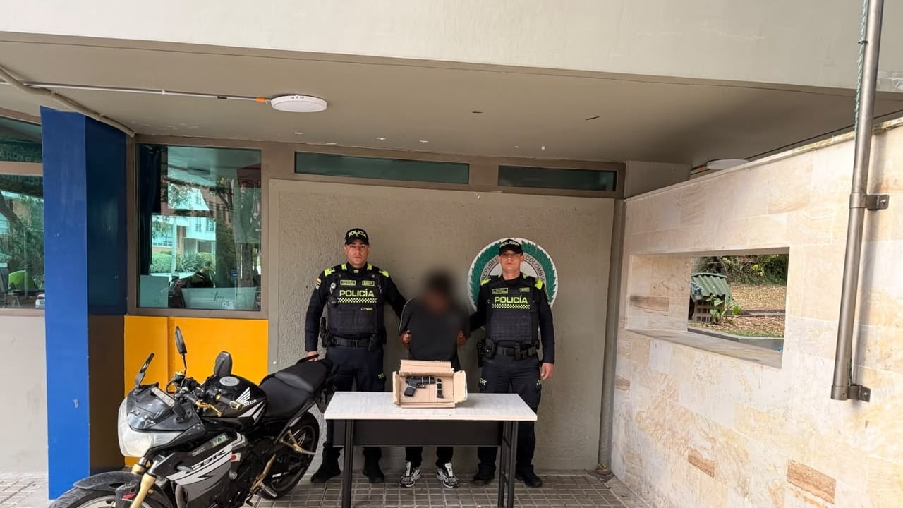 La Policía capturó un hombre señalado de robar a una mujer en la localidad de Usaquén, en él norte de Bogotá.