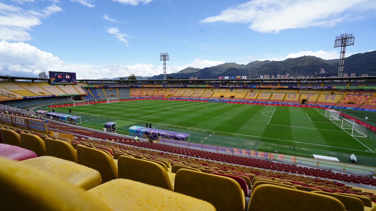 La polémica por el estado de la cancha de El Campín surgió tras el concierto de BTS, cuyo paso por el escenario dejó el terreno deteriorado y obligó a cancelar el partido entre Millonarios y Once Caldas.