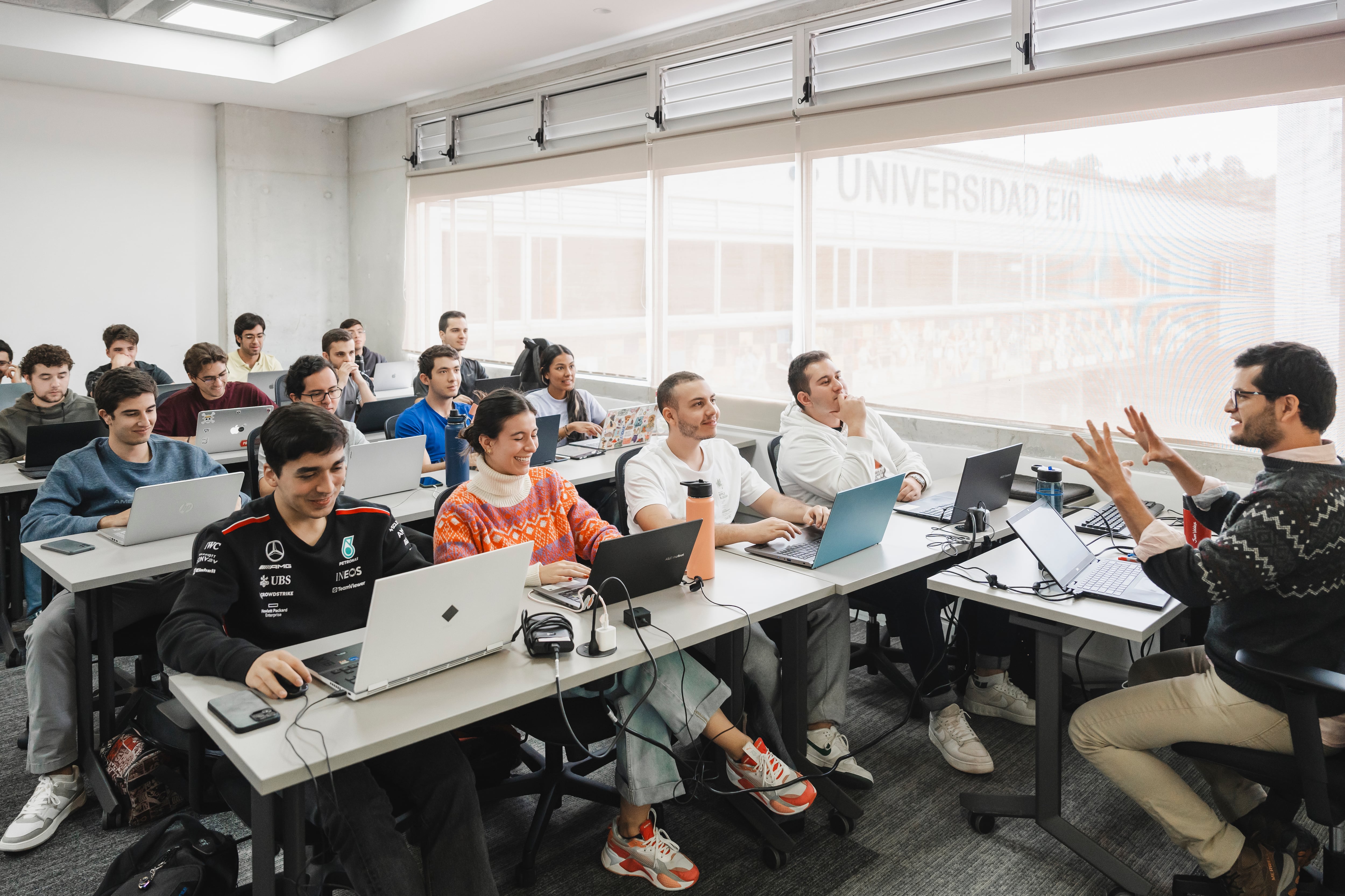 Cerca a sus 50 años de fundación, que se
cumplen en 2028, la EIA puso en marcha un plan para ofrecer programas flexibles enfocados en innovación tecnológica, sostenibilidad y emprendimiento.