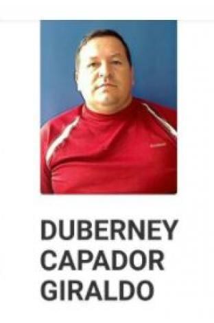 Fue sargento viceprimero del Ejército Nacional. Nació en Armenia, Quindío. Tiene 40 años. Se vinculó a las Fuerzas Militares el 8 de junio de 1990.