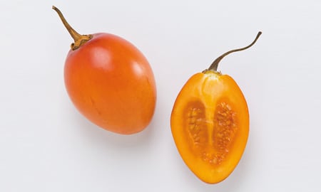 El tomate de árbol aporta interesantes componentes como polifenoles, carotenos y antocianinas. También es fuente destacable de vitaminas A, C y B6.