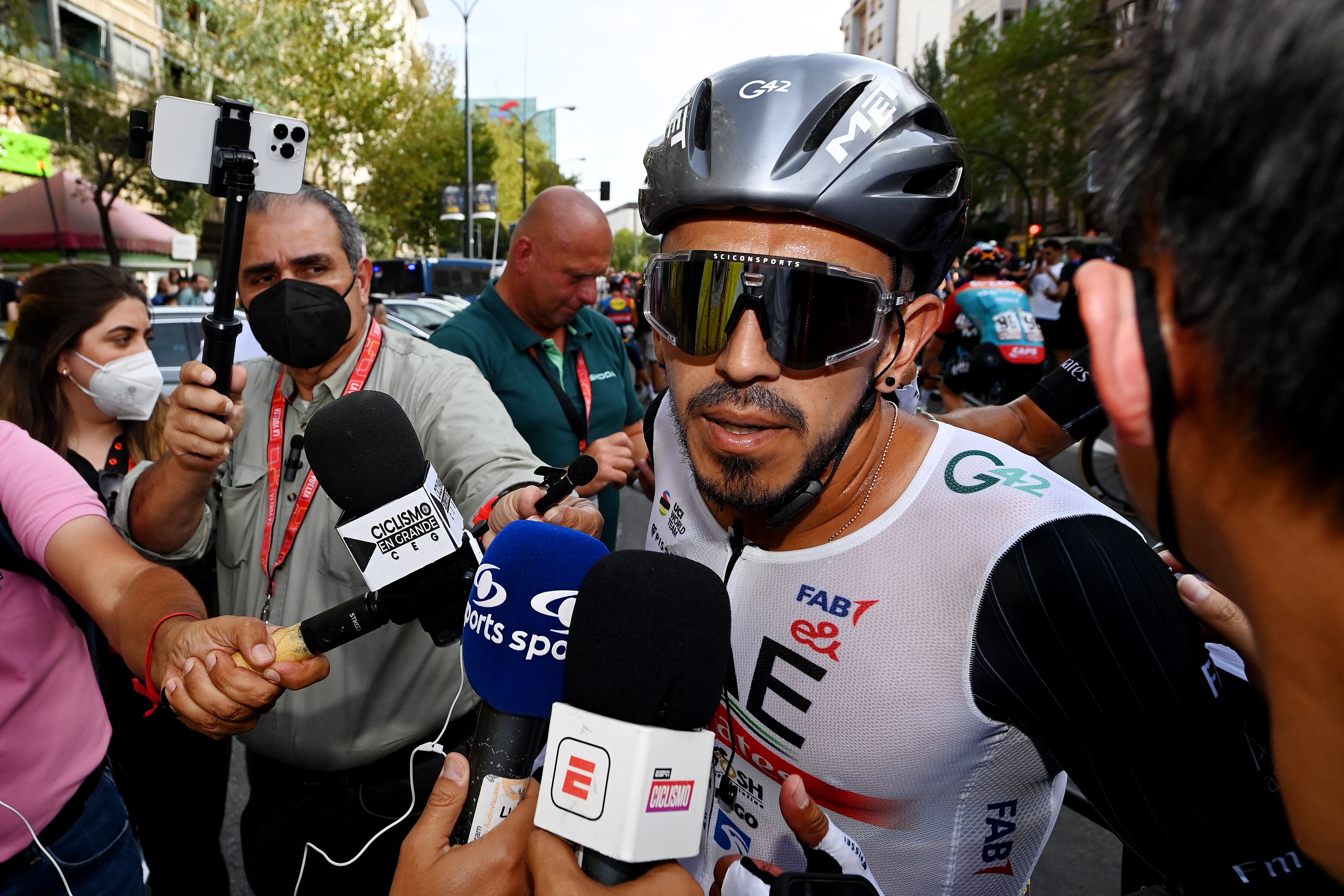 ZARAGOZA, ESPAÑA - 7 DE SEPTIEMBRE: El ganador de la etapa Juan Sebastián Molano Benavides de Colombia y UAE Team Emirates reacciona después de la 78.ª Vuelta a España 2023, Etapa 12 a 150,6 km de Ólvega a Zaragoza / #UCIWT / el 7 de septiembre de 2023 en Zaragoza, España . (Foto de Tim de Waele/Getty Images)