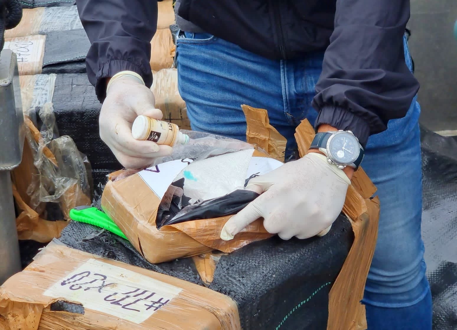 Semisumergibles han sido descubiertos por la Armada Nacional en el Pacífico colombiano. Transportan droga hacia América Central.