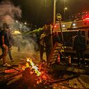 Las ambulancias han quedado atrapadas en medio de los violentos bloqueos en diferentes regiones del país. Algunas han sido atacadas.