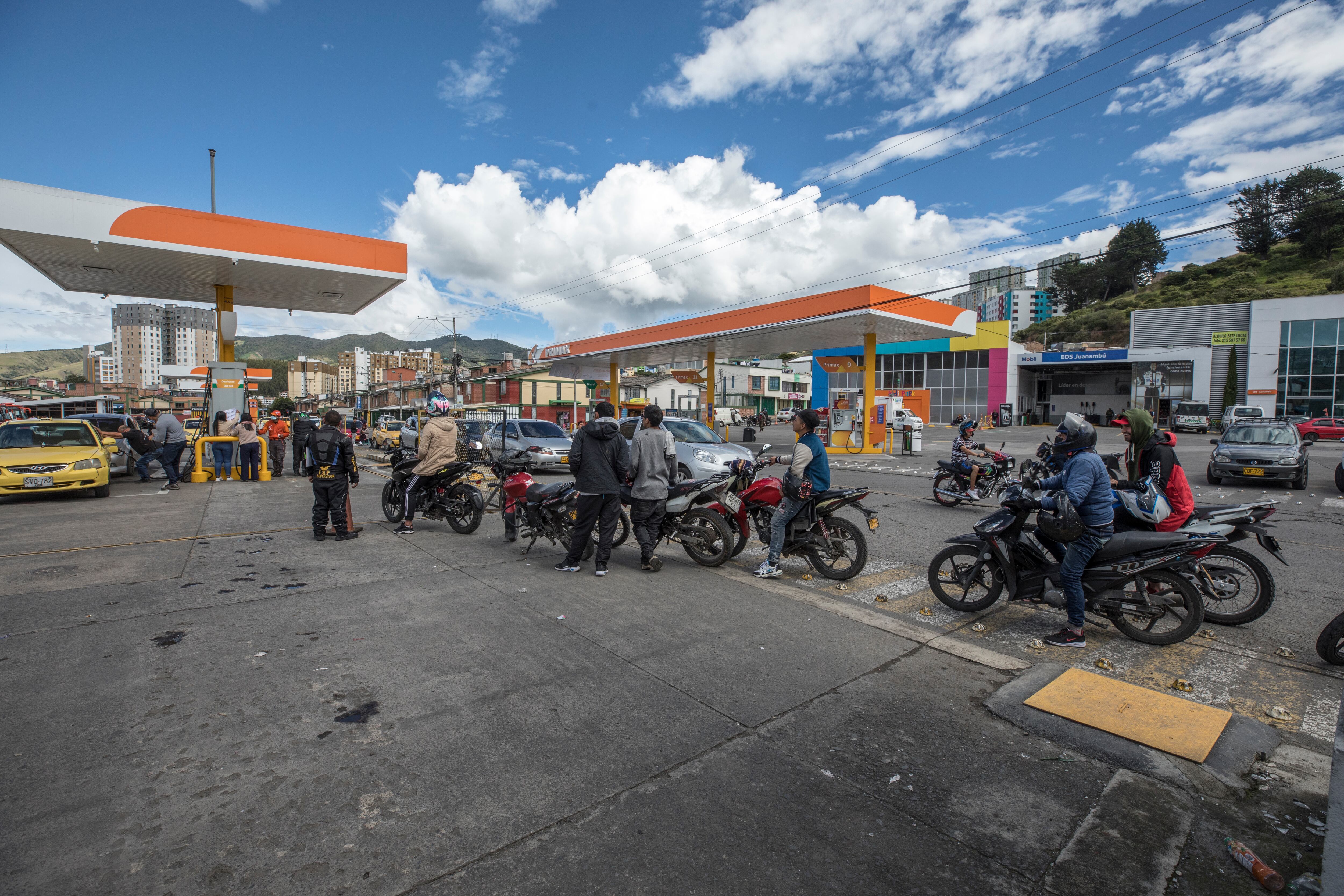 Estaciones de gasolina, filas en Pasto Nariño. Escasez de gasolina