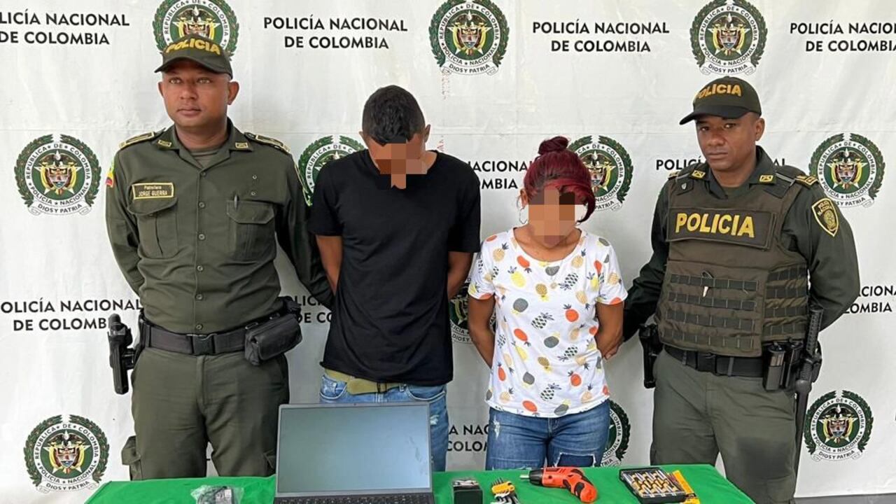 La pareja señalada de múltiples robos son dos jóvenes de 21 y 23 años de edad.