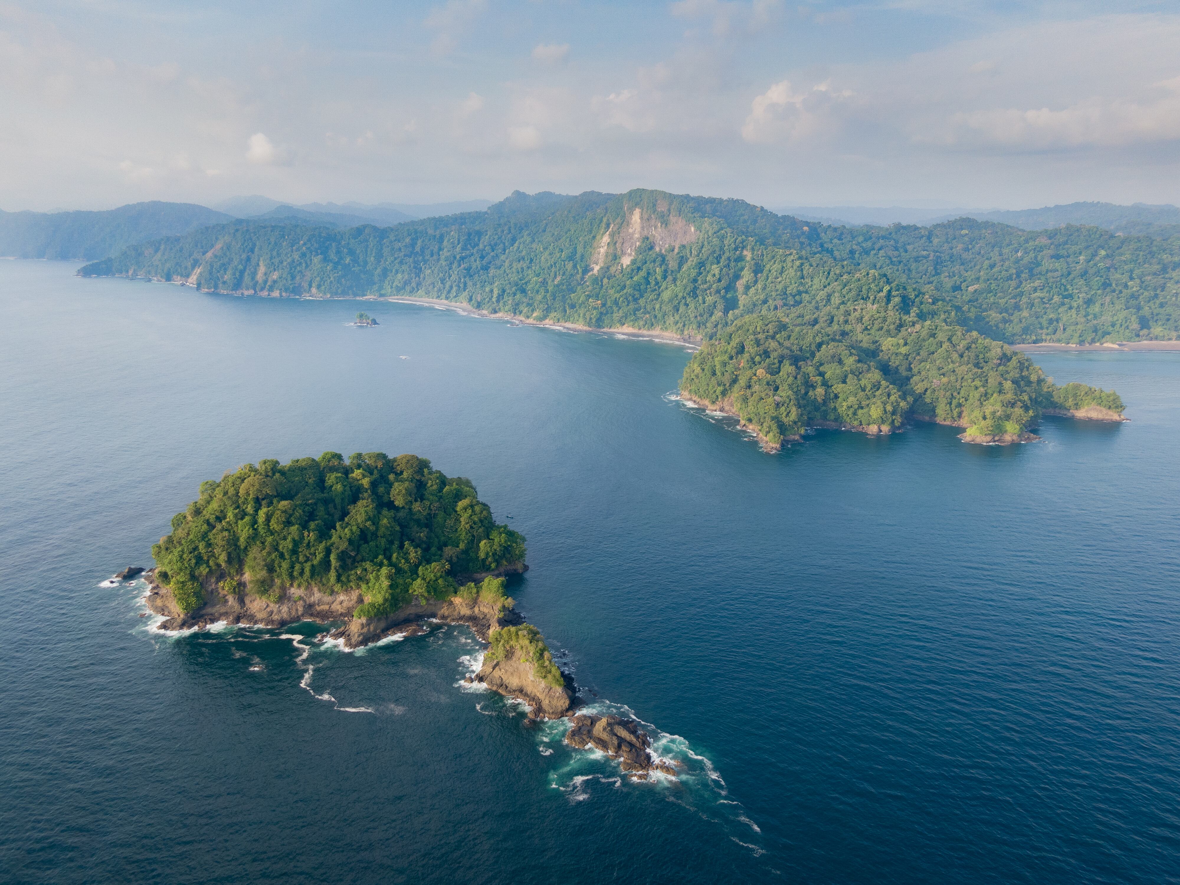 En Tribugá confluyen la selva y el mar.