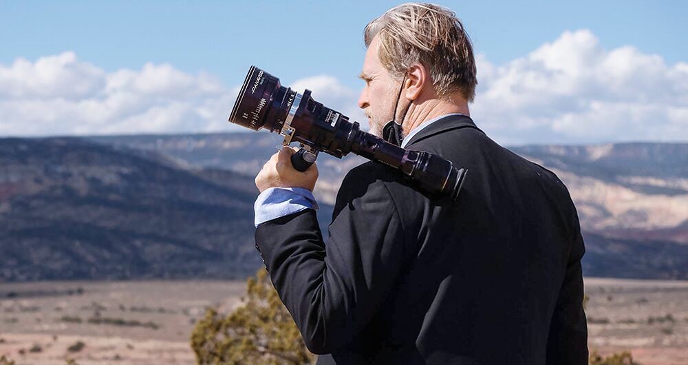 En la cinta 12 de su carrera, y quizás la más importante, el británico entrega su primera película biográfica. En ella, retoma un tono humanista que exploró en Dunkirk.