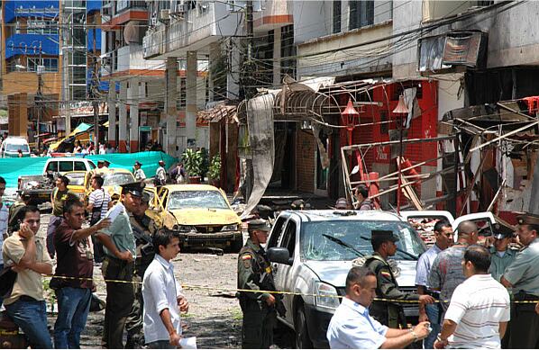 Decenas de edificaciones fueron afectadas por la onda expansiva, entre ellas el Centro Administrativo Distrital, la sede de la Fiscalía y varios locales comerciales.