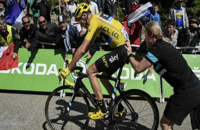 Froome termina la etapa después del caos. Foto: AFP
