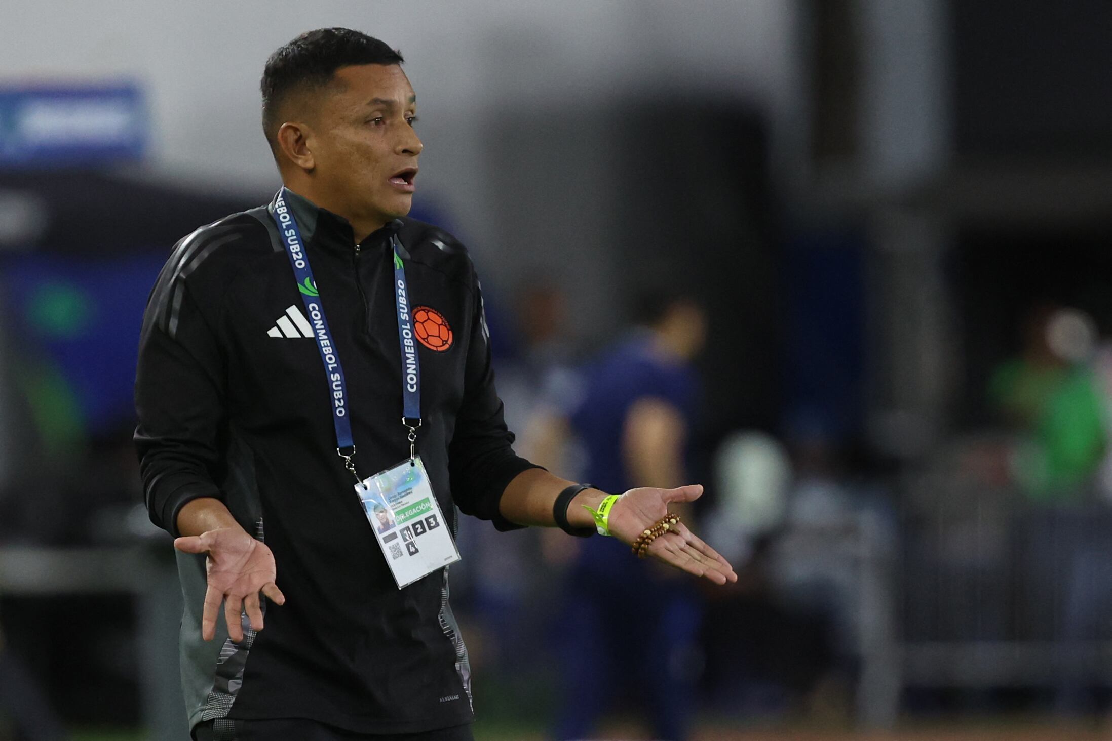 Colombia's head coach Cesar Torres fight for the ball during the 2025 South American U-20 football championship final round match between Colombia and Chile at the Br�gido Iriarte stadium in Caracas on February 13, 2025. (Photo by Edison GAMEZ / AFP)