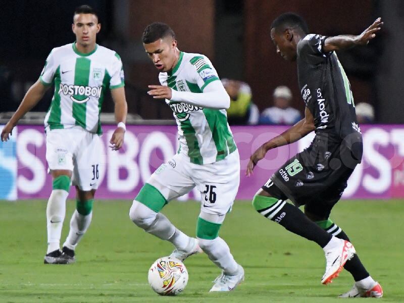 Acción de juego del partido Nacional Vs. Equidad, en la fecha 11 de la Liga Betplay II-2023.