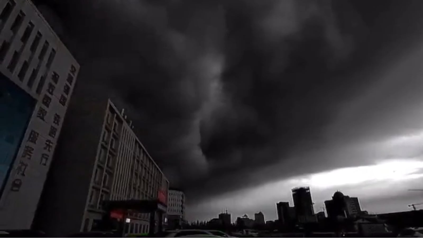 Saola llega a Hong Kong.