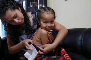 Historia de la niña Katherym Barreto y su madre Paola Andrea Tovar Alba para una cirugia en Barranquilla
Soacha agosto 22 del 2022
Foto Guillermo Torres Reina / Semana