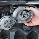 El sistema de refrigeración ayuda a mantener estable la temperatura del motor durante la conducción.