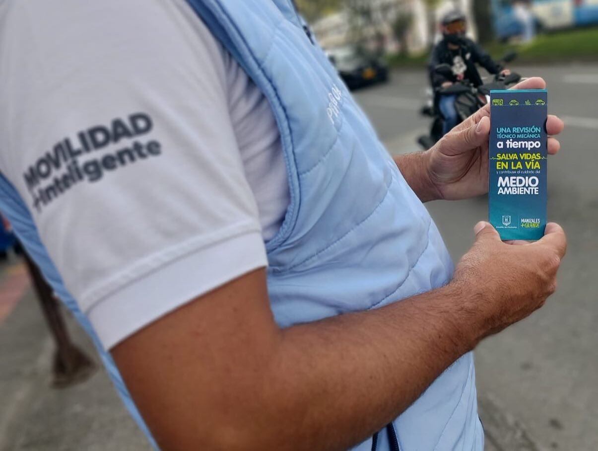 El vehículo de transporte público transitaba con la puerta abierta