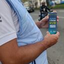 Un adulto mayor falleció al caer de una buseta en movimiento