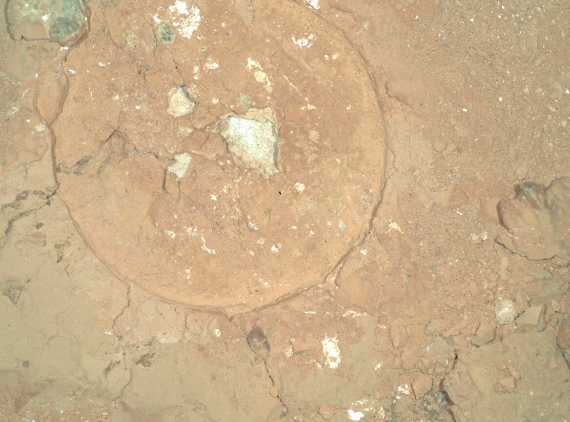 La identificación de manchas de colores inusuales en la superficie marciana plantea nuevas preguntas sobre los procesos geológicos que pueden haber ocurrido en el pasado de Marte.