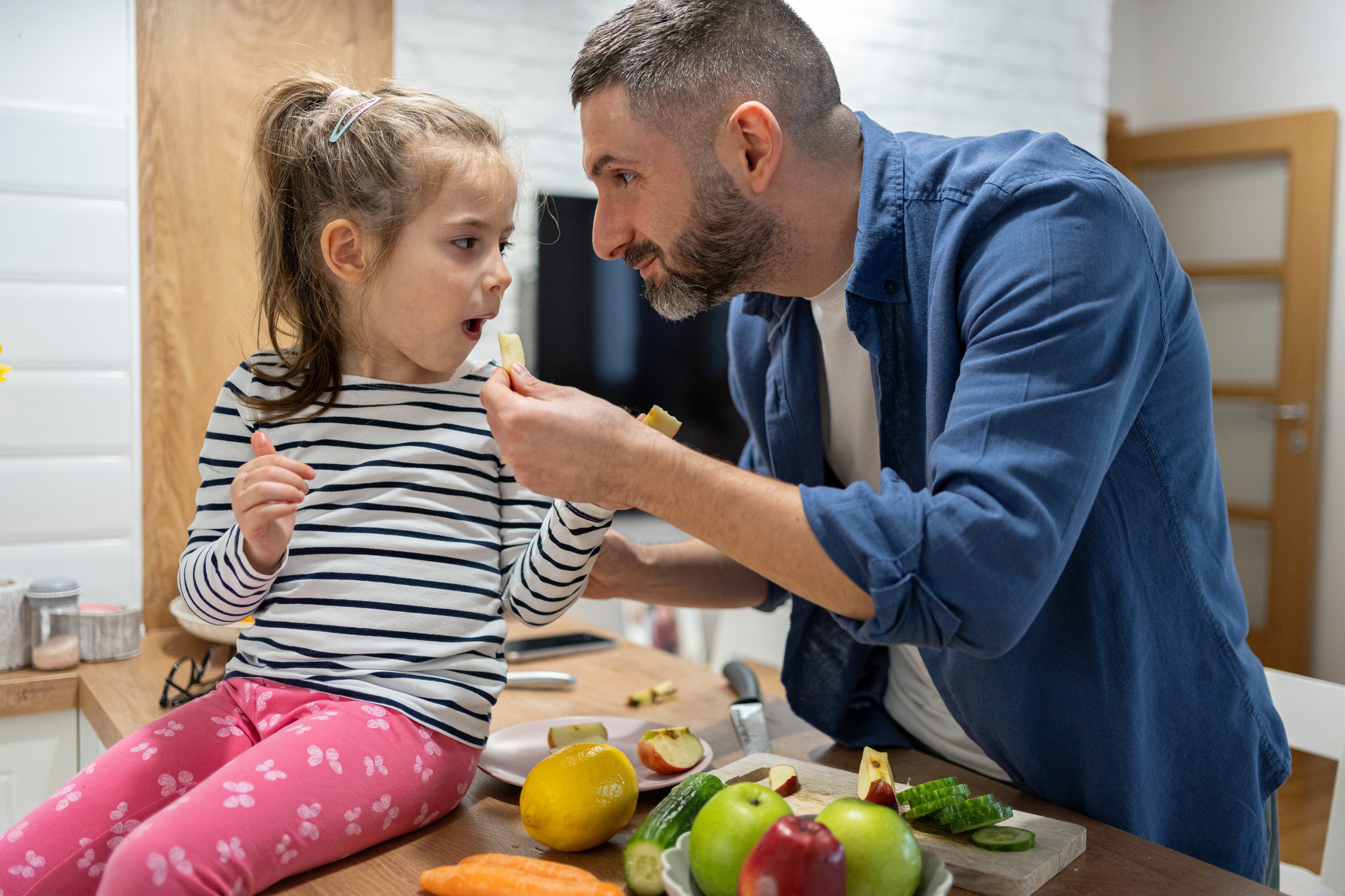 El proyecto busca que los hombres asuman un rol activo en el hogar y alivien la carga de las mujeres.