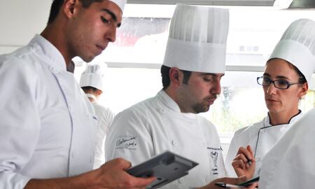 La gastronomía equivale a la suma de un conjunto de actividades como la producción agrícola, ganadera y pesquera, la industria de alimentación y bebidas, por lo tanto tiene alto porcentaje  de empleabilidad.