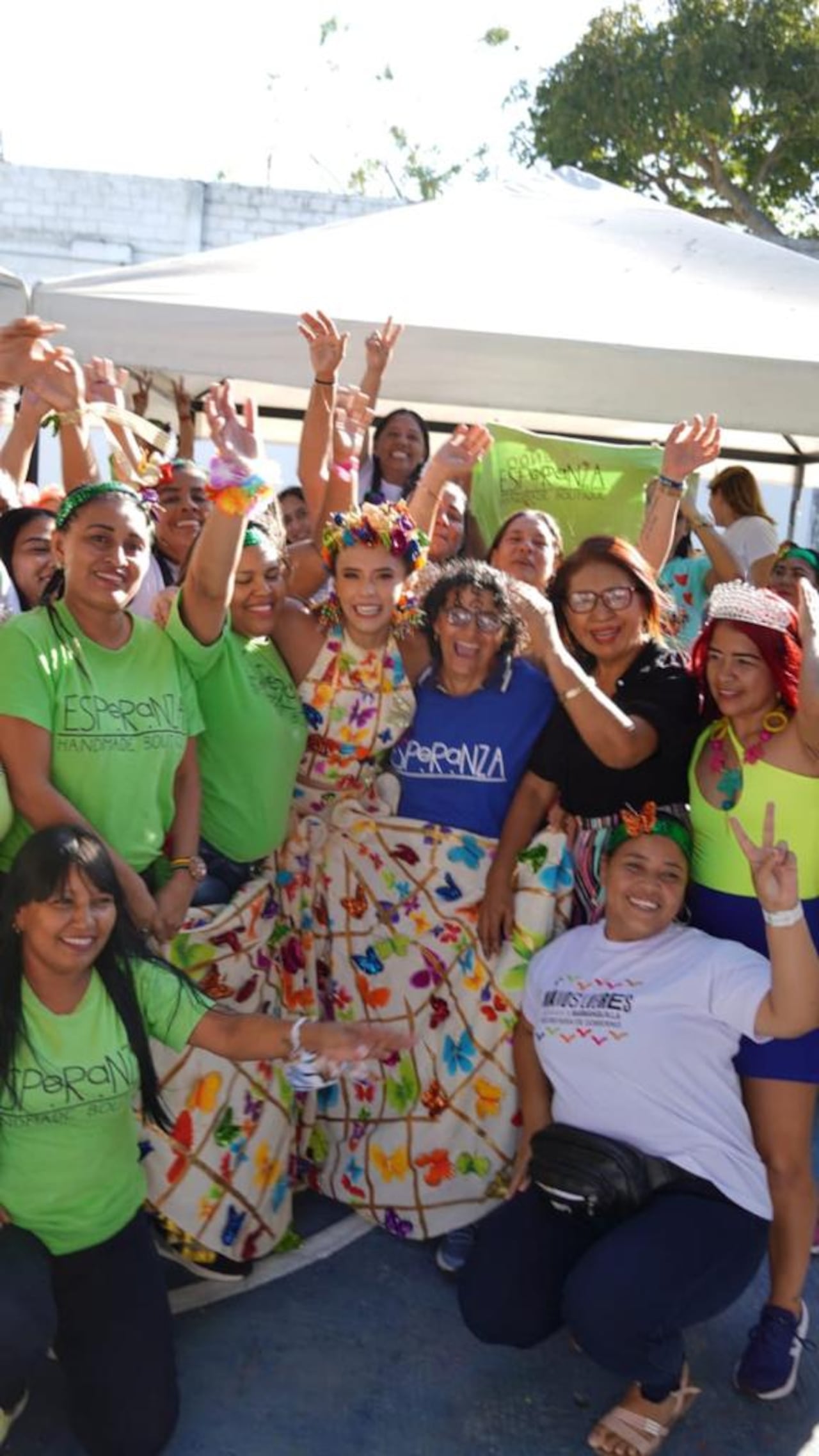 La pollera tiene 20 cortes que representan las 20 celdas del centro de rehabilitación