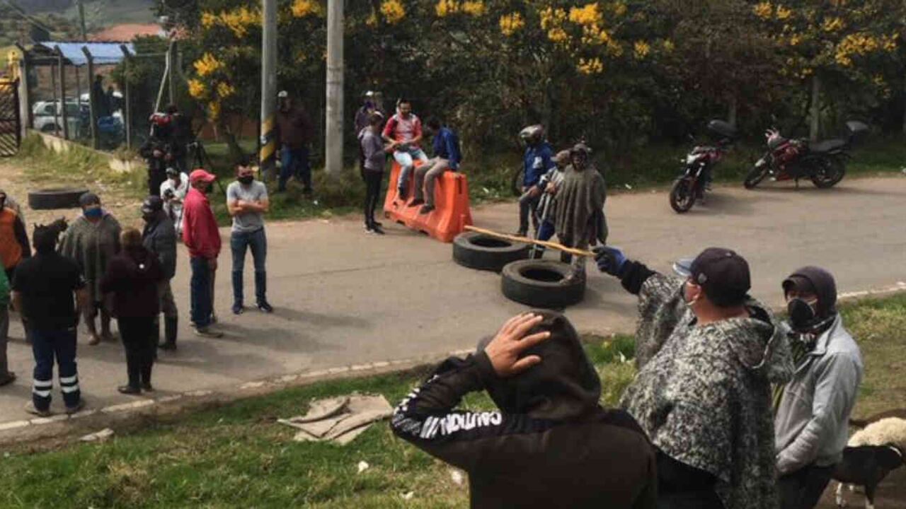 Plantón en inmediaciones del relleno Doña Juana. Foto: Yefer Vega (@Yefer_Vega)