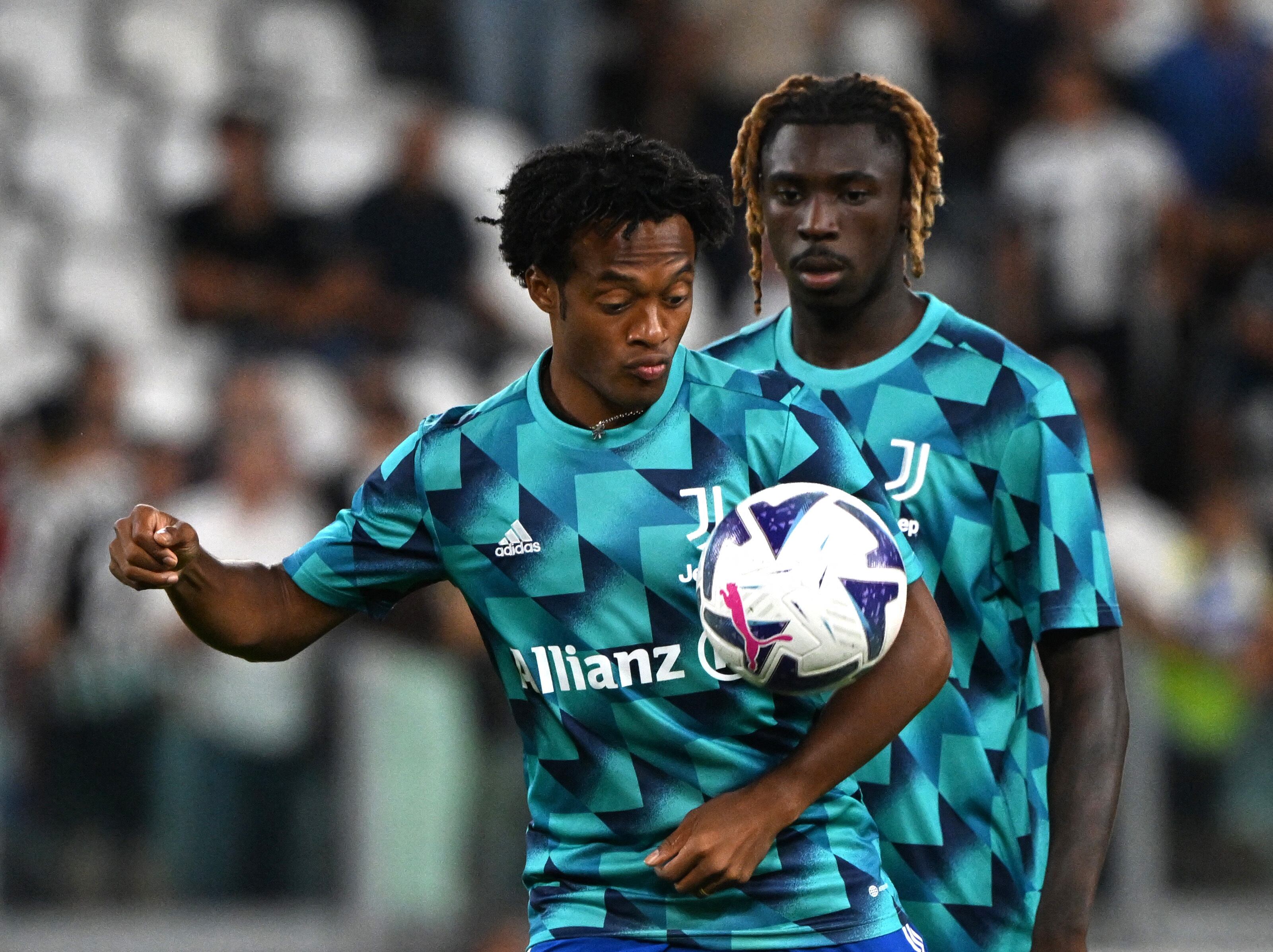 Soccer Football - Serie A - Juventus v Salernitana - Allianz Stadium, Turin, Italy - September 11, 2022 Juventus' Juan Cuadrado and Moise Kean during the warm up before the match REUTERS/Alberto Lingria