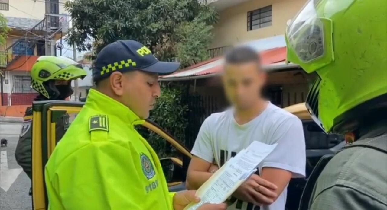 Según la Policía, el capturado era el líder de una poderosa red de tráfico de migrantes, pero se hacía pasar como taxista.