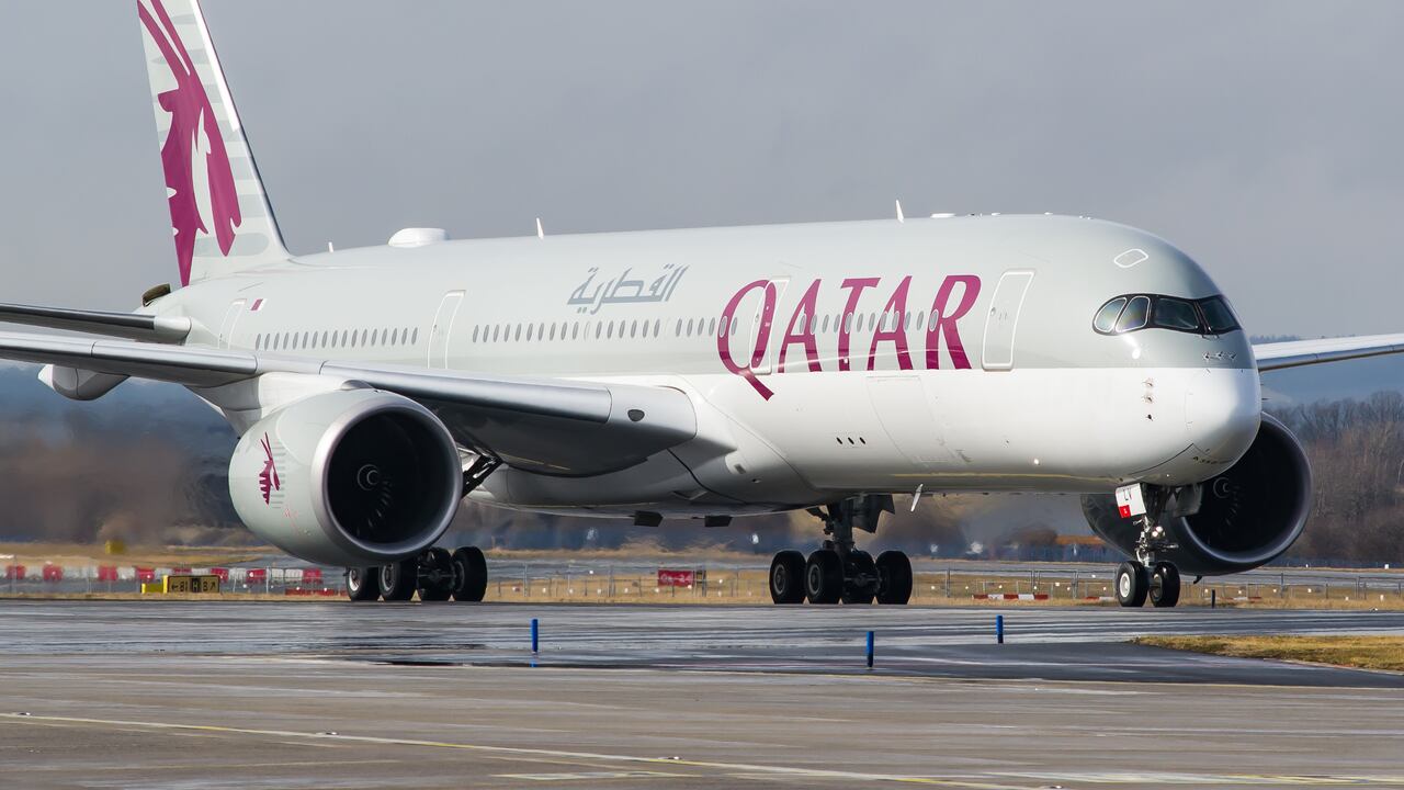 Un pasajero de Qatar Airways falleció.