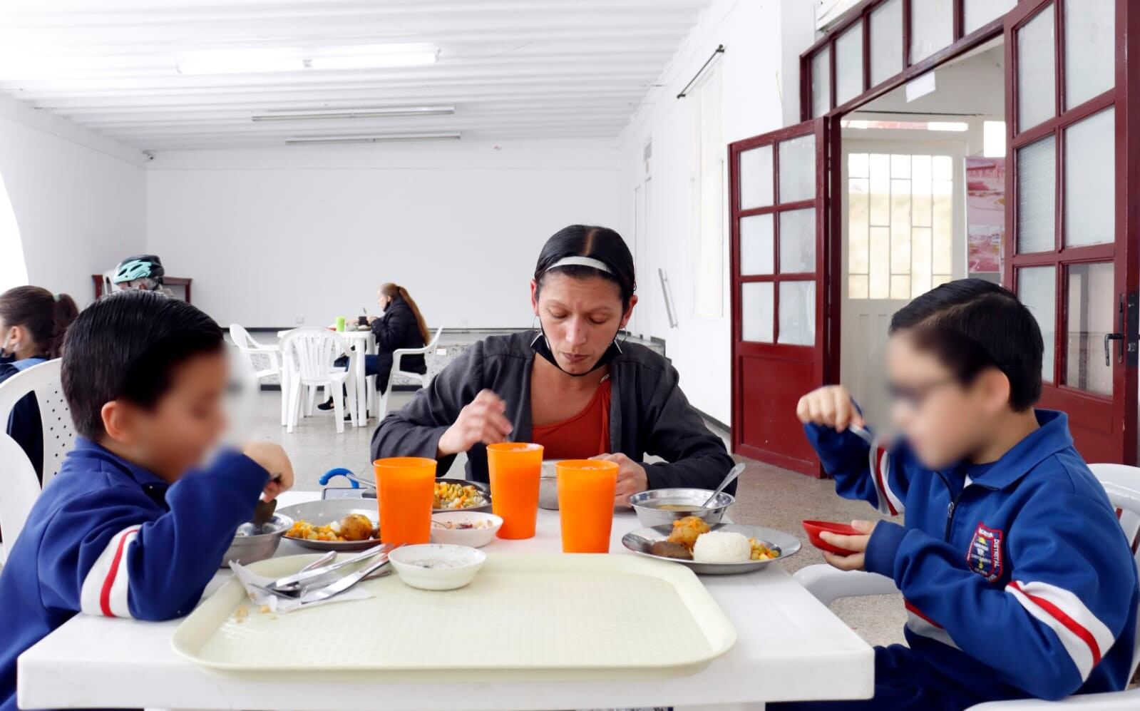 A través de un proceso licitatorio en el que pueden participar entidades sin ánimo de lucro, la Secretaría Distrital de Integración Social invertirá $62.567 millones para la operación de estos comedores.