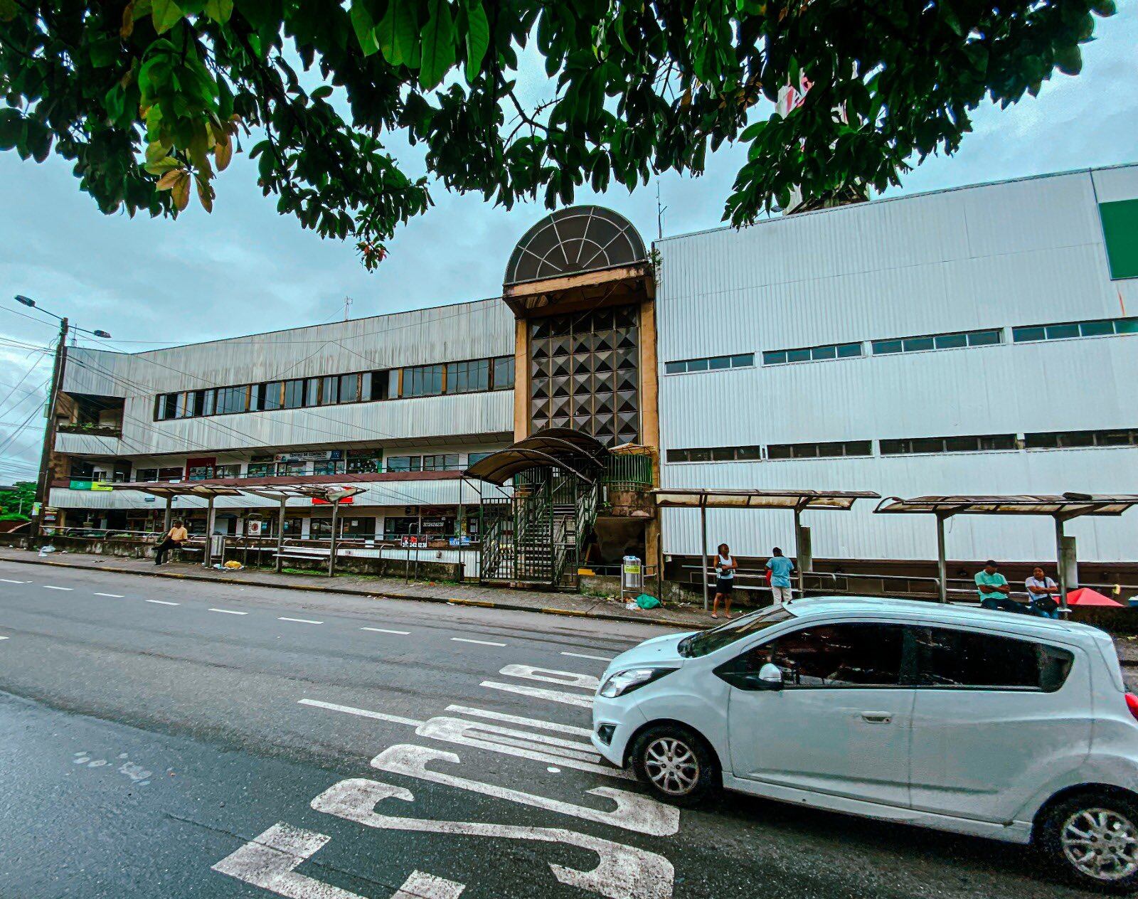 Fachada del Centro Comercial Bellavista, en Buenaventura.
