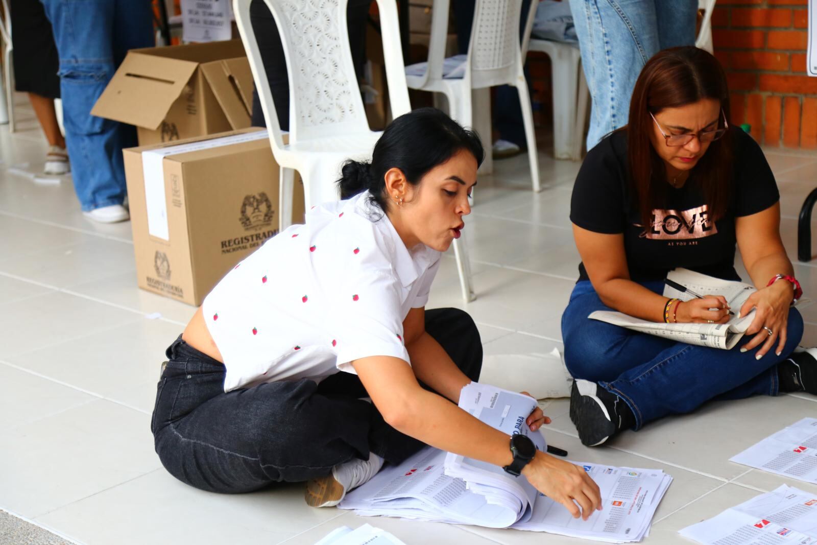 Si el voto en blanco obtiene la mayoría de los votos válidos en la primera vuelta presidencial, la elección debe repetirse una sola vez.