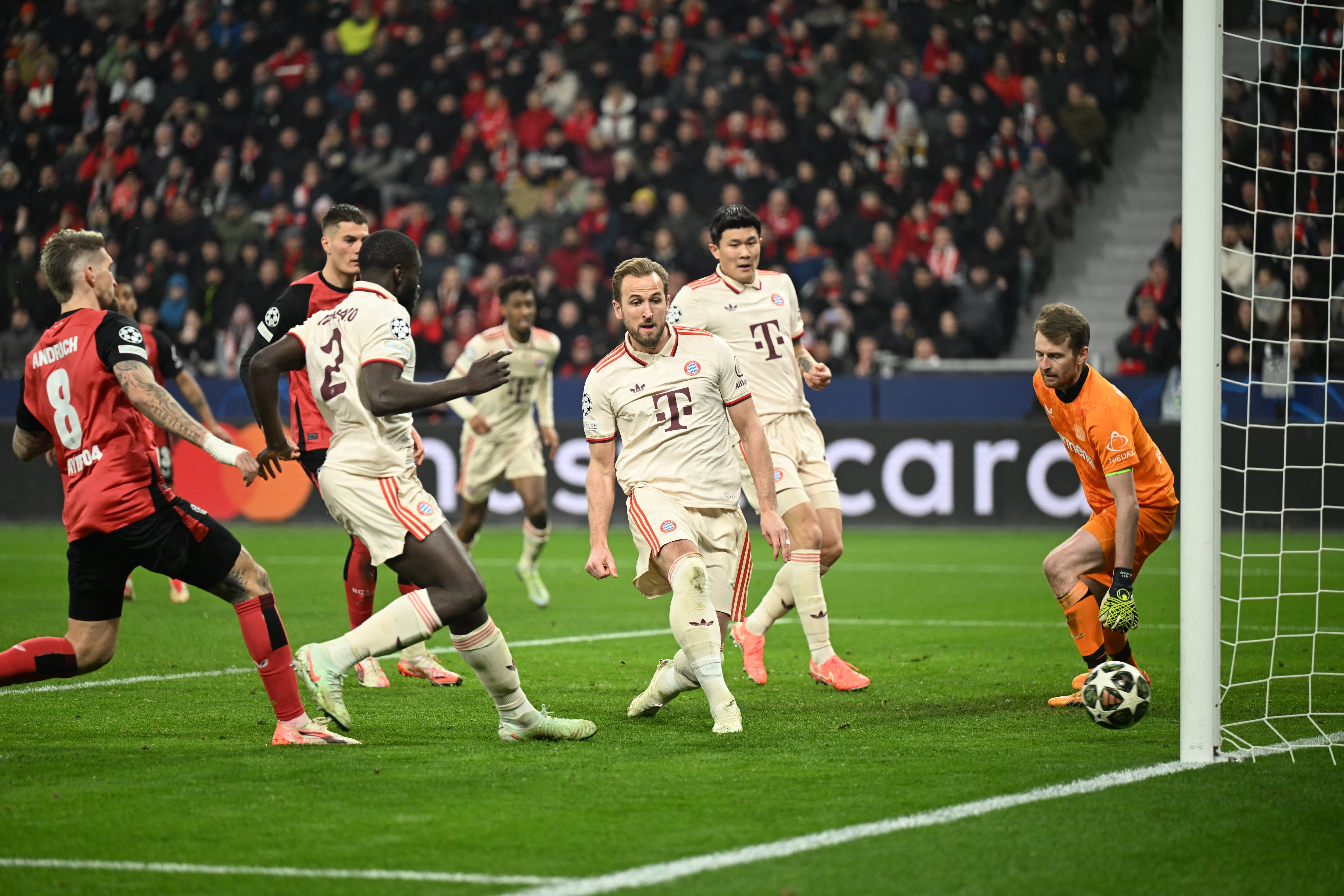 Bayern Múnich, sin despeinarse, sacó al Leverkusen