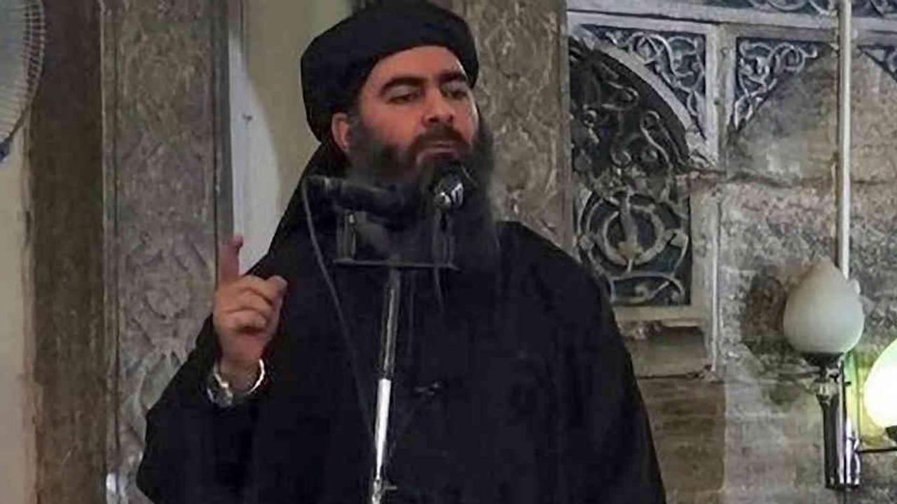 Nacido en la ciudad iraquí de Samarra, en 1971, Ibrahim Awad Ibrahim Ali al Badri al Samarrai -su verdadero nombre- tiene estudios universitarios y ejerció como imán durante años.