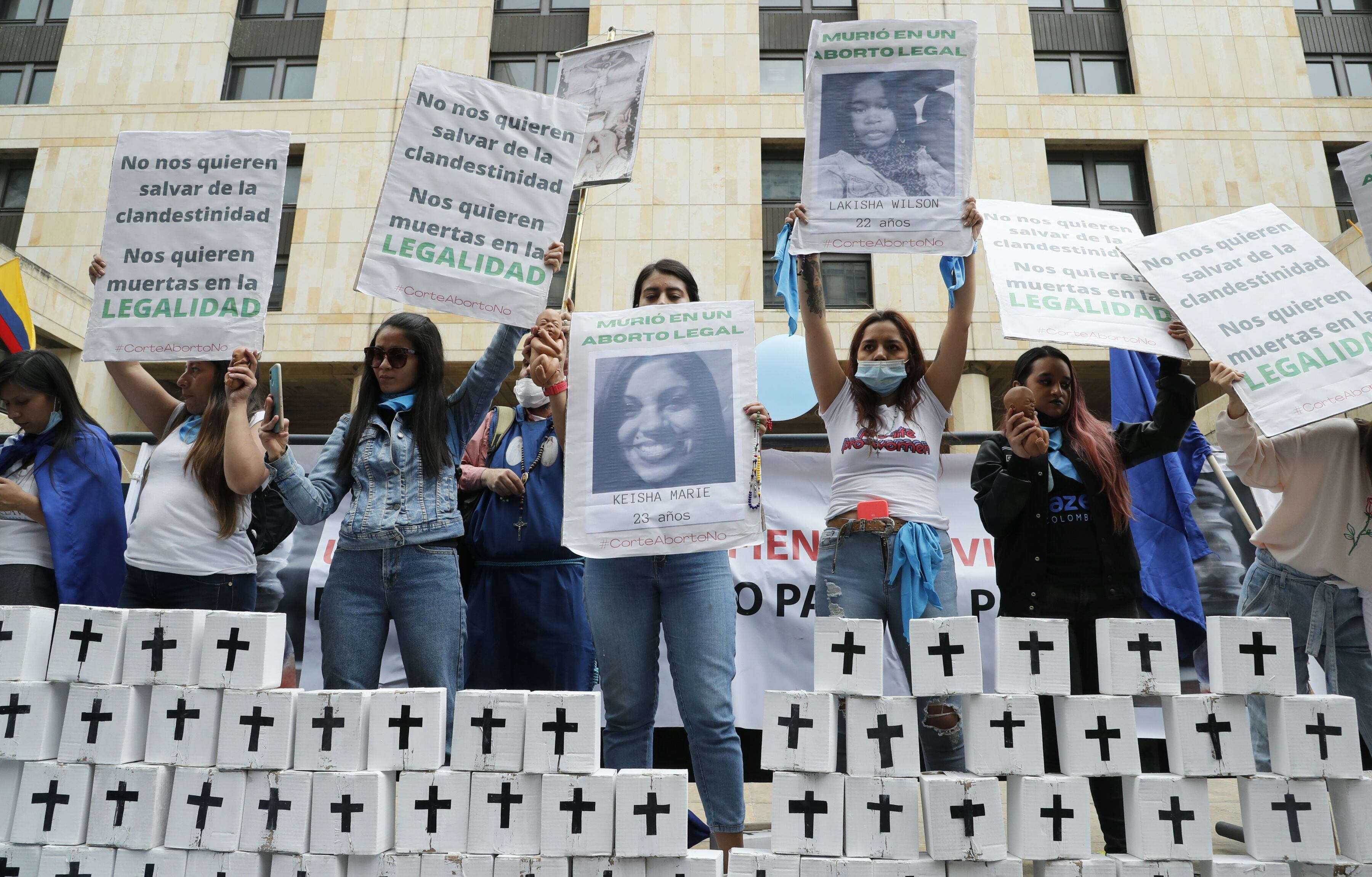 Manifestaciones en pro y contra del Aborto, frente a la Corte