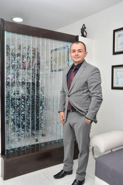 Este sería el dueño del Ferrari que se está robando todas las miradas en las calles de Cali.