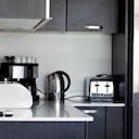 Una planificación cuidadosa del espacio en la cocina optimiza el rendimiento de los electrodomésticos.