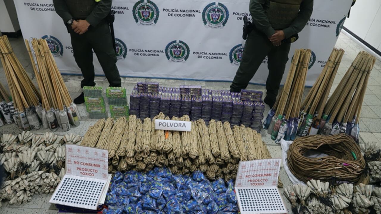 El decomiso incluyó 1.100 volcanes, 1.020 voladores y 1.416 chispitas mariposas