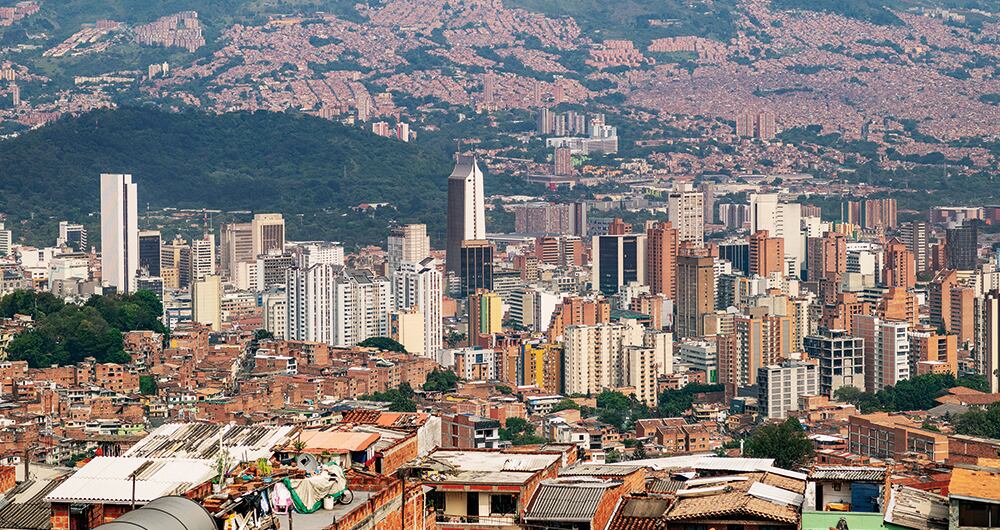 El leve crecimiento de los homicidios en Medellín está ligado con la guerra interna que sacude a esta sanguinaria banda criminal. Varios de los antiguos alfiles de alias Douglas quieren ahora tomar el poder. 